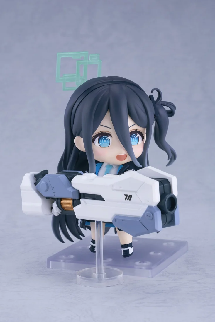レールガン「光の剣：スーパーノヴァ」を構えたサンプル。台座・支柱を使うポーズ例で、全高100mmに展示幅や奥行きは含めていません。